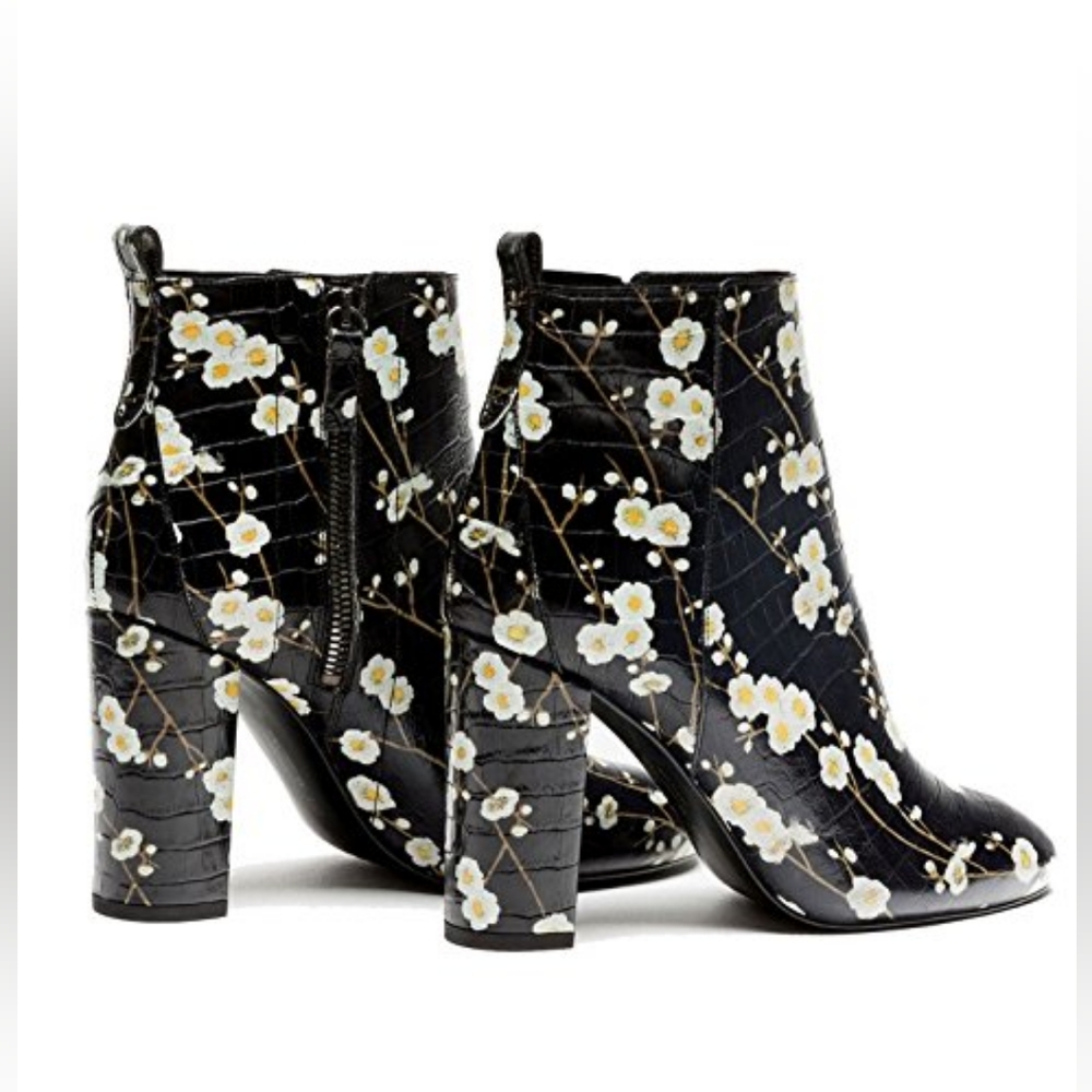 Massimo Dutti Zara Leather Ankle Boots with flowers US 7.5 - Picture 13 of 13